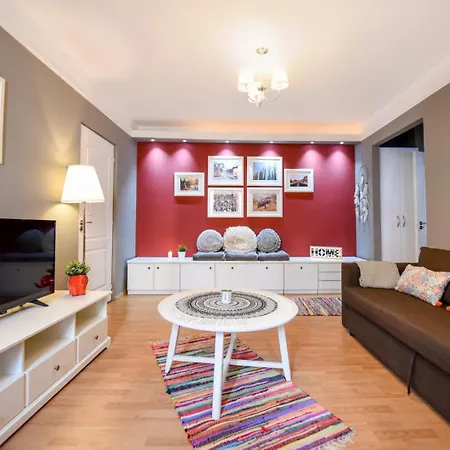 Downtown Oasis: Central Apartments With Cozy Charm Bucharest Room photo